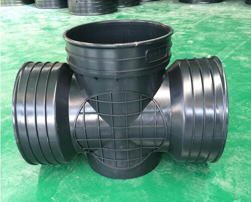 室內的排水管如何接入塑料檢查井？